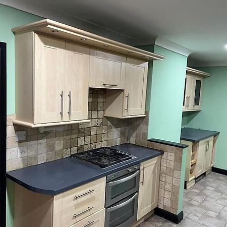 فيلا نوتينغهامفي Cheerful 3 Bed House With Free Parking. المظهر الخارجي الصورة