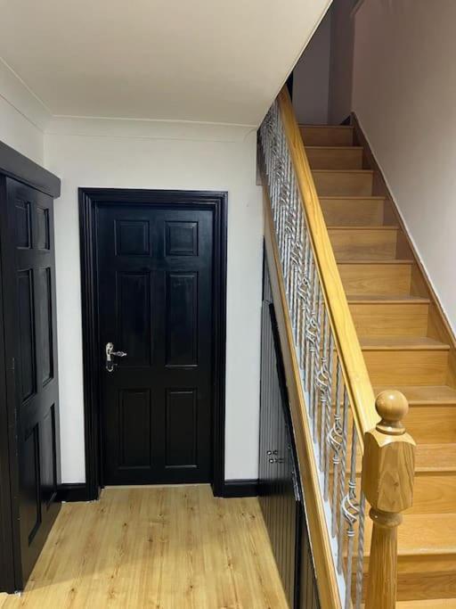 فيلا نوتينغهامفي Cheerful 3 Bed House With Free Parking. المظهر الخارجي الصورة